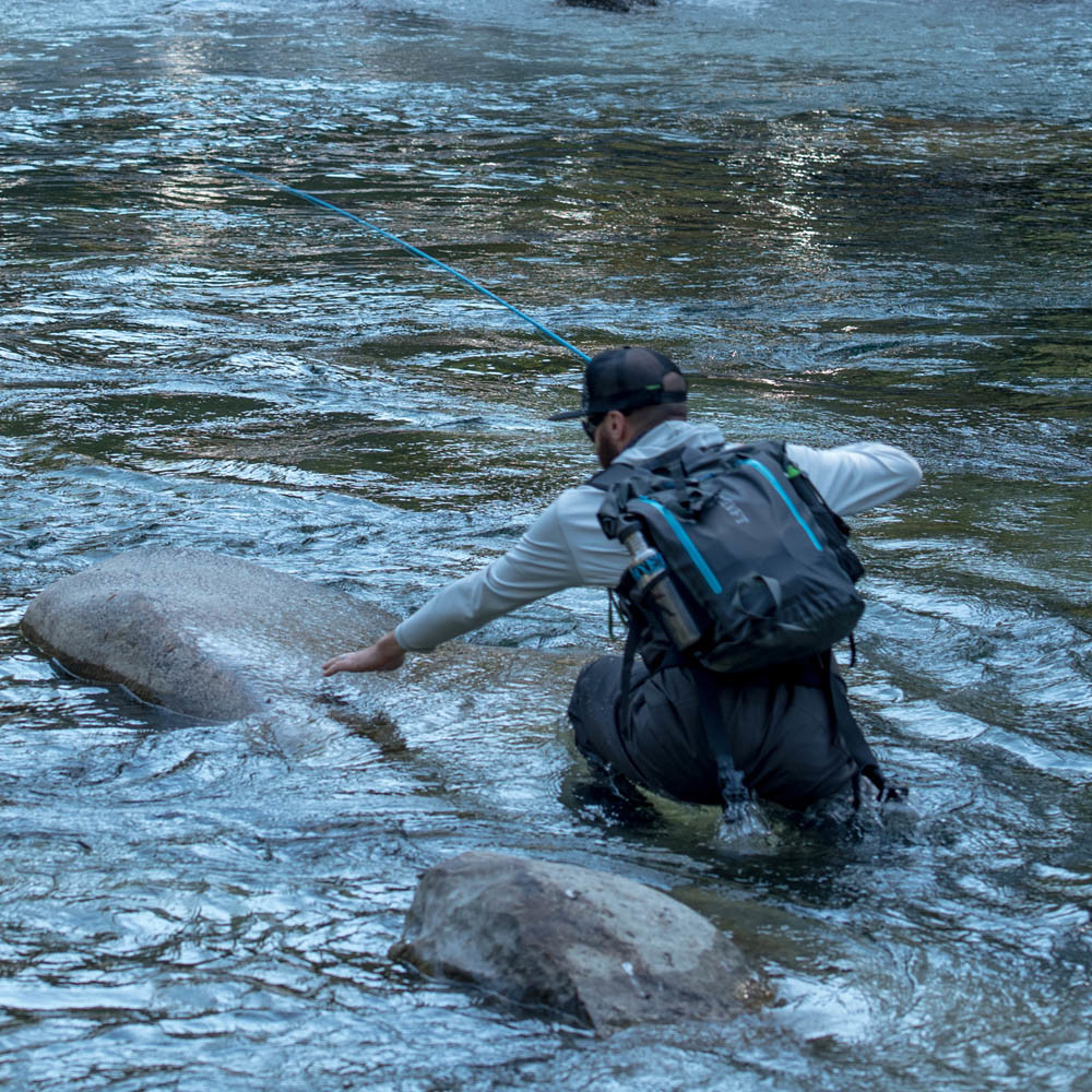 DRYFT S14 fishing waders - fall backcountry fishing